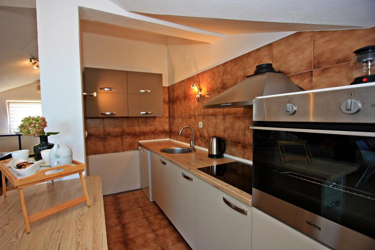 Apartments Jaksic - Zile Supetar Exteriör bild